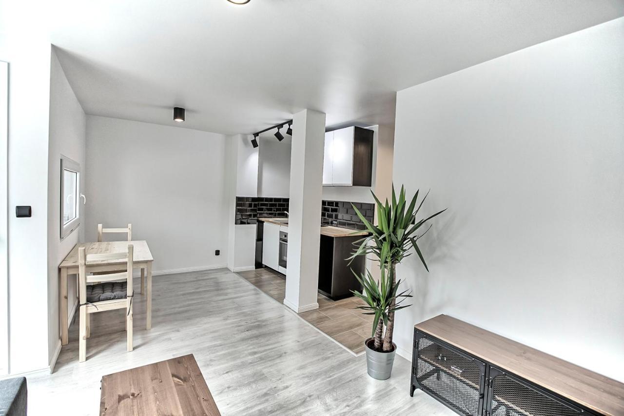 Apartament Akademia เลกนิตซา ภายนอก รูปภาพ